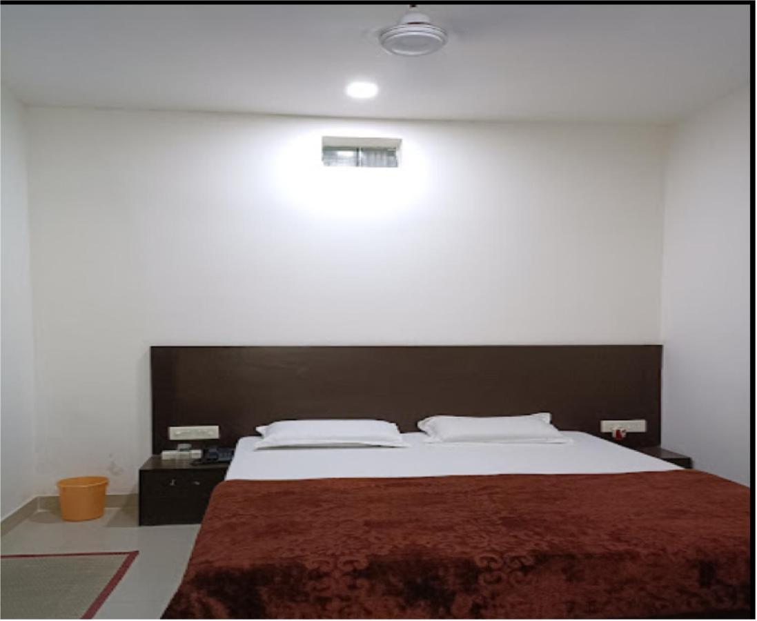 Supreme Guest House By Wb Inn Агра Экстерьер фото